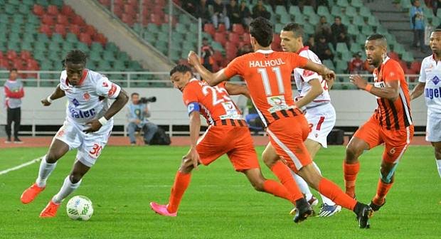 نهضة بركان يعزز صفوفه بأربعة لاعبين لخوض غمار المنافسات الإفريقية