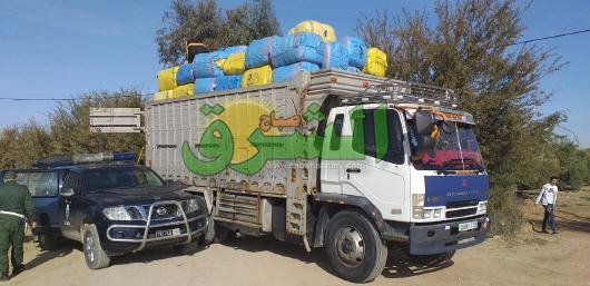 جمارك وجدة تحجز شاحنتين محملتين بحوالي 20 طن من الملابس المهربة