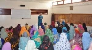 محو الأمية على التلفاز والإنترنيت - www.sabahachark.com