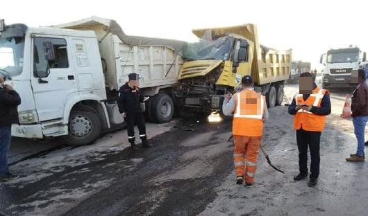 إصطدام قوي بين مجموعة من الشاحنات يرسل ثلاثة أشخاص في حالة حرجة الى المستشفى