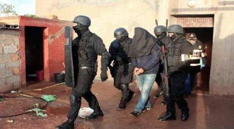 تفكيك خلية إرهابية تنشط بمدينة سيدي سليمان تتكون من أربعة عناصر متشددين موالين لـ “داعش”