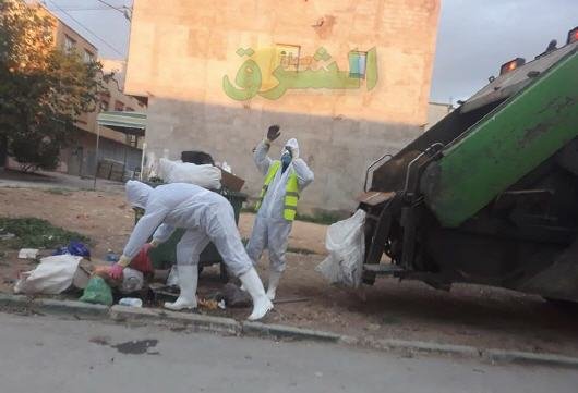 عمال النظافة.. عيون ساهرة على نظافة الأحياء في زمن كورونا أمام استهتار و لامبالاة بعض الساكنة