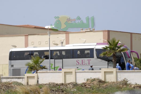  ما يزيد عن 300 من المواطنين المغاربة العالقين بالجزائر 2 - www.sabahachark.com