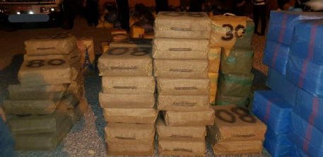 حجز أطنان من مخدر الشيرا على متن شاحنة لنقل البضائع (الصور)