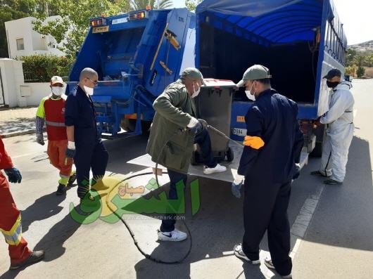 السلطة المحلية بالسعيدية تشارك عمال النظافة عملهم الميداني في جمع النفايات المنزلية