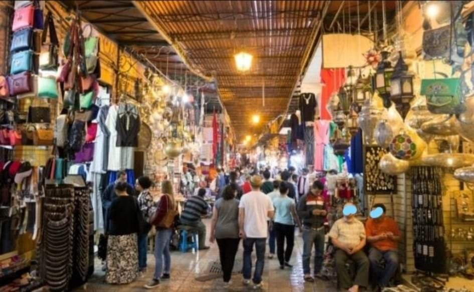 السلطات تعيد إغلاق جميع القيساريات في المناطق 1 و 2