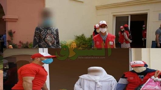 الدفعة الأولى من المغاربة العائدين من الجزائر في حضن عائلاتها