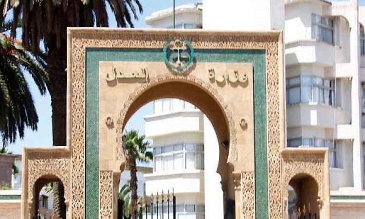 وثيقة الشروع في اعتماد اجهزة الاداء الالكتروني في عمليات الاداء بصناديق المحاكم