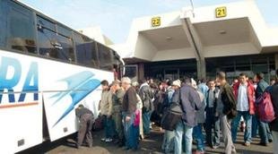 وزارة التجهيز تدعو مهنيي النقل العمومي إلى مواصلة الالتزام بهذا الإجراء أياما قبل العيد