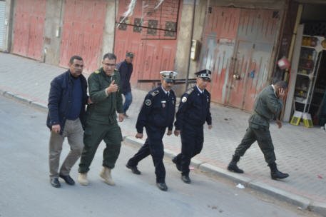 السلطات تعد أنفاس مخالفي قرار ارتداء الكمامة