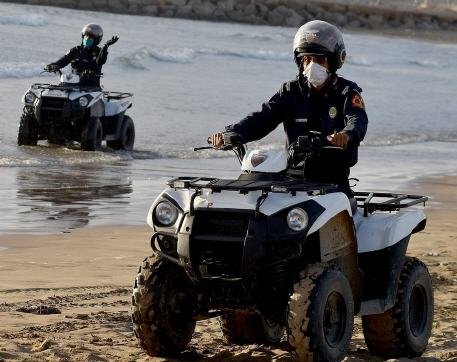 توقيف شخصين للاشتباه في ارتباطهما بشبكة إجرامية تنشط في تنظيم الهجرة غير المشروعة والاتجار بالبشر