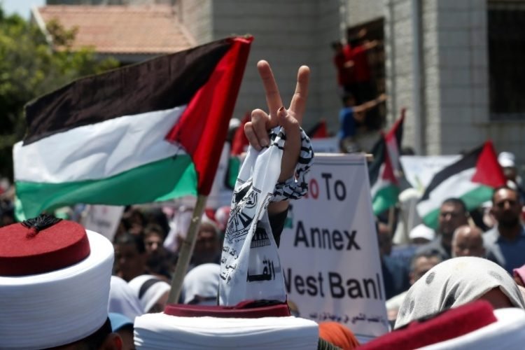 اتفاق “السلام” الإماراتي الإسرائيلي الفلسطينيون يرفضون التطبيع وأبو ظبي تبرر موقفها