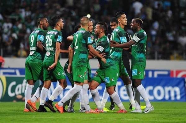 الرجاء يفوز على الدفاع الجديدي بثلاثية ويستعيد الصدارة