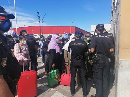 المغرب يشرع في إجلاء حوالي 150 امرأة مغربية عالقة في مدينة سبتة المحتلة