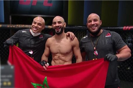 البطل المغربي العالمي يهزم الامريكي وورثي بضربة قاضية