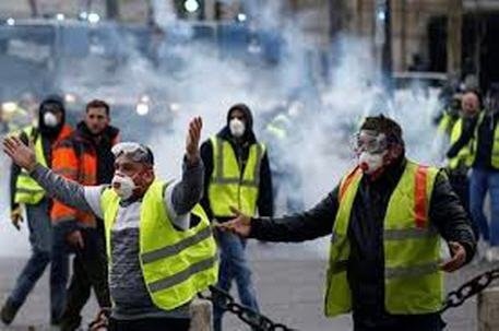 نشطاء “السترات الصفراء” يعودون إلى شوارع فرنسا لبدء سلسلة من التحركات والتظاهرات ‎