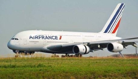 السفارة الفرنسية تعلن شروطا جديدة لدخول القادمين من المغرب إلى فرنسا