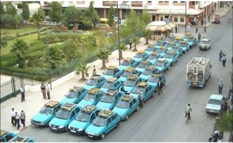 مهنيو قطاع النقل العمومي يحتجون على تردّي البنيات التحتية والطرق في المدار الحضري لتاوريرت