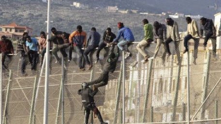  سياج مليلية المحتلة - www.sabahachark.com