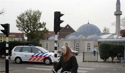 Holanda mosque - www.sabahachark.com