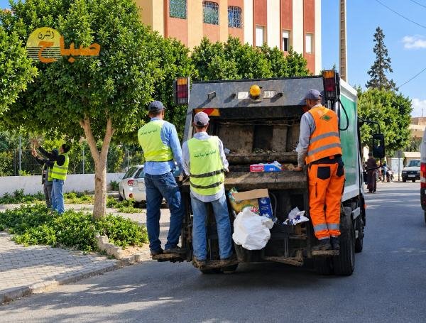 عمال النظافة بالعيون سيدي ملوك.. جنود في الميدان يستحقون كل التقدير من أجل مدينة نظيفة عمال النظافة بالعيون سيدي ملوك.. جنود في الميدان يستحقون كل التقدير من أجل مدينة نظيفة