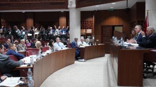 لجنة المالية والتنمية الاقتصادية بمجلس النواب تصادق على الجزء الأول من “مالية 2026”