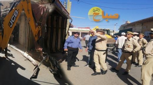 السلطات تشن حملة لتحرير الملك العمومي بالعيون سيدي ملوك