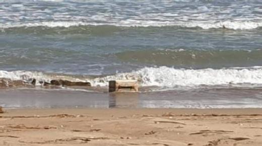 أمواج بحر شاطئ السعيدية تلفظ كميات مهمة من مخدر “الشيرا”