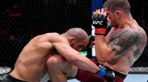 البطل المغربي أبو زعيتر يتلقى هزيمة قاسية على يد منافسه الكندي مارك أندري باريو