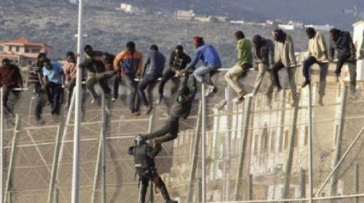 نحو 150 مهاجرا حاولو العبور إلى مليلية المحتلة عن طريق الميناء