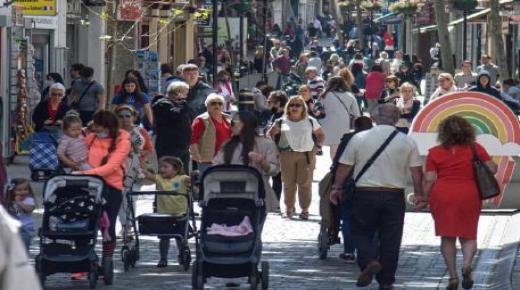 بالفيديو : بعد تلقيح جميع السكان.. عودة الحياة إلى طبيعتها في جبل طارق