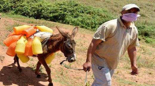 العطش و صعوبة المسالك الطرقية يضاعف معاناة سكان عدة دواوير بجماعة مشرع حمادي القروية