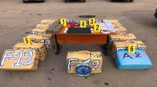 الناظور : عملية تفتيش تسفر عن حجز سيارة محملة ب13 حزمة من مخدر الشيرا وتوقيف صاحبها