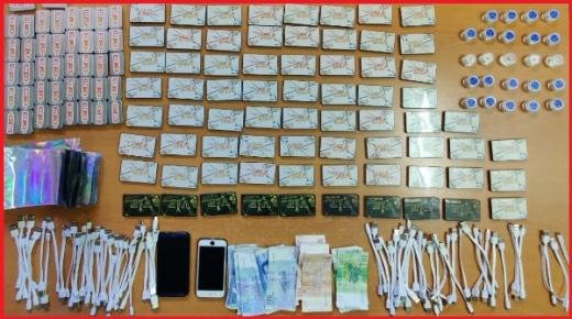 اعتقال ثلاثة شبان للاشتباه في تورطهم في حيازة وترويج أجهزة إلكترونية