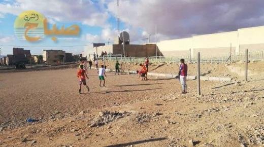 شبان و أطفال حي التقدم بمدينة العيون سيدي ملوك يطالبون بإنجاز ملعب للقرب‎‎