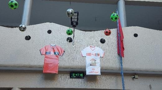 تحت شعار”كلنا أسود الأطلس”…مؤسسة منجي للتعليم الخصوصي ببركان تساند المنتخب المغربي وتزين محيط وأسوار المؤسسة بالأعلام الوطنية وكرات ملونة