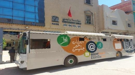 تحت شعار:”الكتاب خير جليس”… المكتبة المتنقلة تحط الرحال بمؤسسة منجي للتعليم الخصوصي ببركان