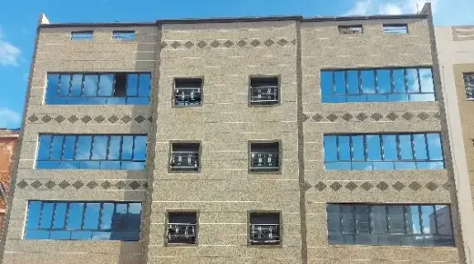عمارة للكراء أو البيع بزنقة علال الفاسي بحي المسيرة ببركان