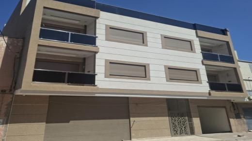 بالصوت والصورة… عرض لا يُفوّت للكراء-إقامة راقية متعددة الطوابق بزُنقة فاس قرب ثانوية أبي الخير ببركان