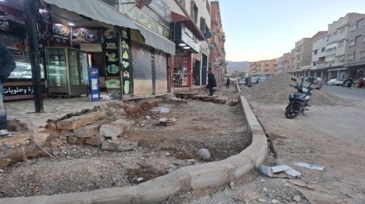 استثناء شارع الوفاق ببركان من التزليج يثير غضب التجار وسط بطء الأشغال..!!!