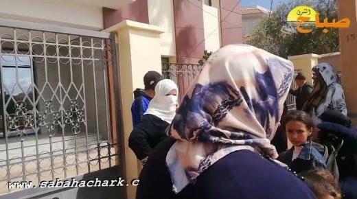 انقطاع الماء الصالح للشرب عن ساكنة الحي المحمدي يدفع نساء الحي للإحتجاج امام مقر الباشوية