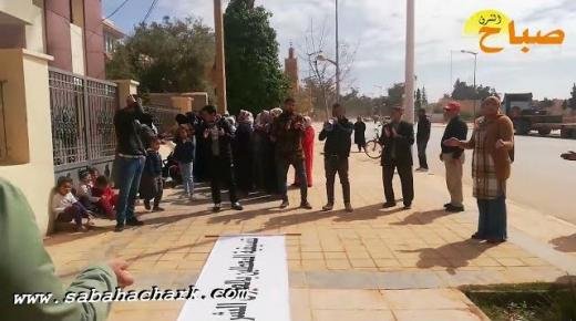 معطلو العيون سيدي ملوك يتضامنون مع ساكنة حي المحمدي