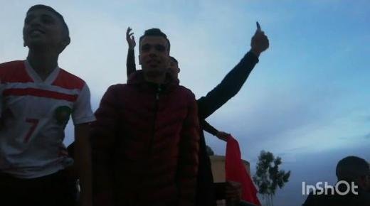 فرحة هستيرية للجماهبر العيونية بعد فوز المنتخب المغربي