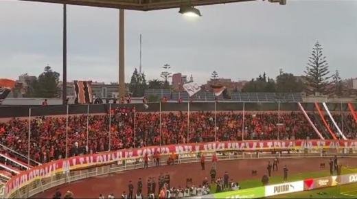 فرحة جماهير النهضة البركانية قبل الإعلان عن انسحاب اتحاد العاصمة الجزائري