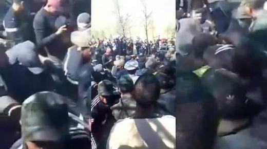 لحظة استخراج شاب من آبار الفحم الحجري بجرادة