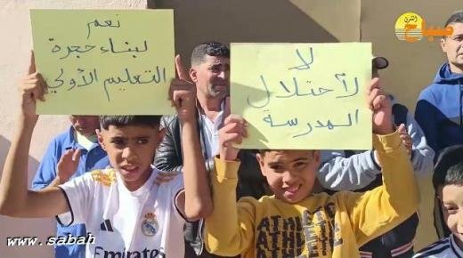السوق الأسبوعي.. يشعل احتجاجات آباء و أولياء التلاميذ بملحقة مدرسة النخيل