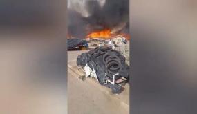 حريق مهول يلتهم اطنان من الملابس والمتلاشيات بسوق الأحد كولوج