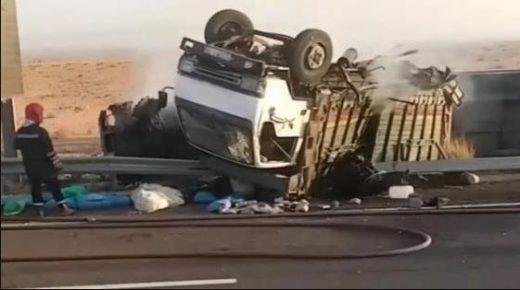 بالفيديو : قتيـــل وثلاثة جرحى جرّاء اصطدام شاحنتين بالطريق السيار بين جرسيف وتاوريرت