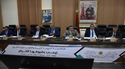 الأكاديمية الجهوية للتربية والتكوين لجهة الشرق تعقد سلسلة لقاءات تواصلية حول النظام الأساسي الجديد لموظفي قطاع التربية الوطنية