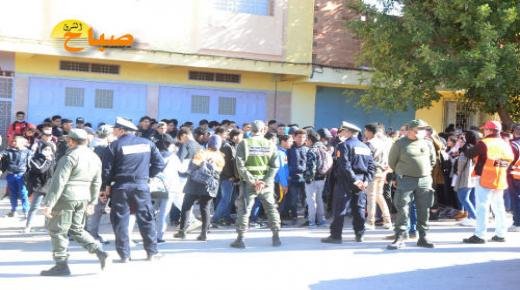 التلاميذ يخرجون للتضامن مع الأساتذة الذين فرض عليهم التعاقد
